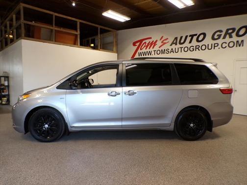 2017 Toyota Sienna XLE