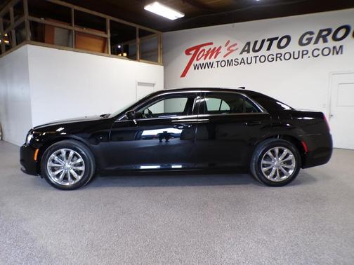 2016 Chrysler 300 Anniversary Edition