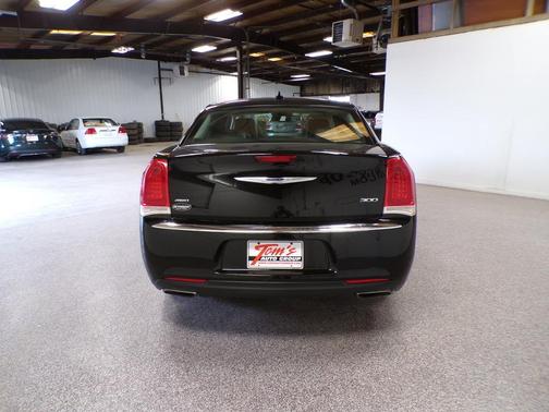 2016 Chrysler 300 Anniversary Edition