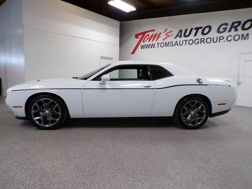Bright White Clearcoat 2015 Dodge Challenger SXT Plus