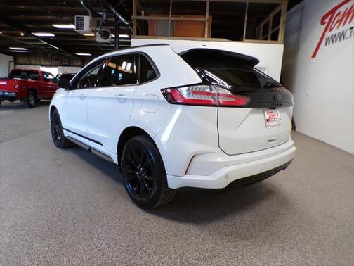 2022 Ford Edge SE