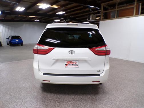 2015 Toyota Sienna LE