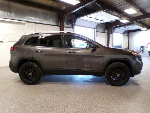 Granite Crystal Clearcoat Metallic 2017 Jeep Cherokee Latitude