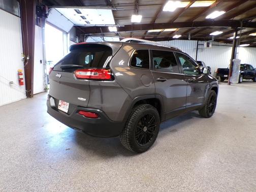 Granite Crystal Clearcoat Metallic 2017 Jeep Cherokee Latitude