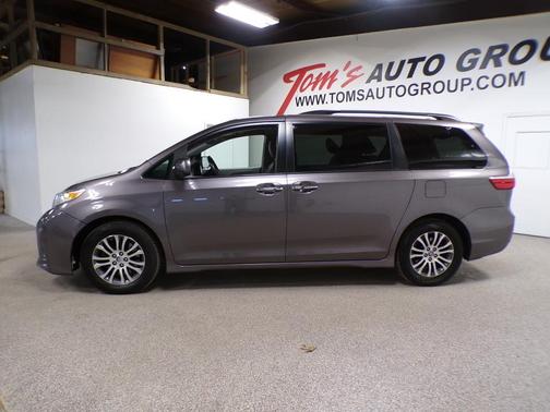 2019 Toyota Sienna XLE