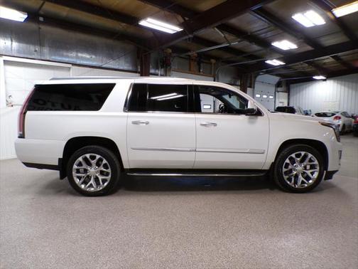 2016 Cadillac Escalade ESV Luxury