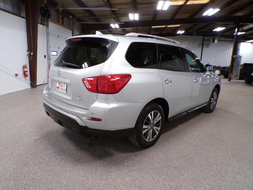 Brilliant Silver Metallic 2020 Nissan Pathfinder SL