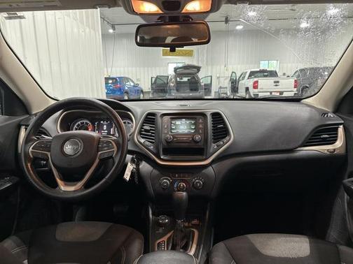 2016 Jeep Cherokee Sport