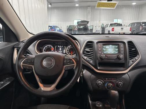 2016 Jeep Cherokee Sport