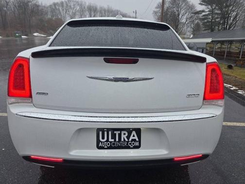 2016 Chrysler 300 Limited