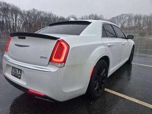 2016 Chrysler 300 Limited