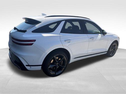 Uyuni White 2027 Genesis GV70 3.5T Sport Prestige