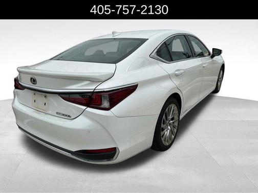 Eminent White Pearl 2020 Lexus ES 300h Ultra Luxury