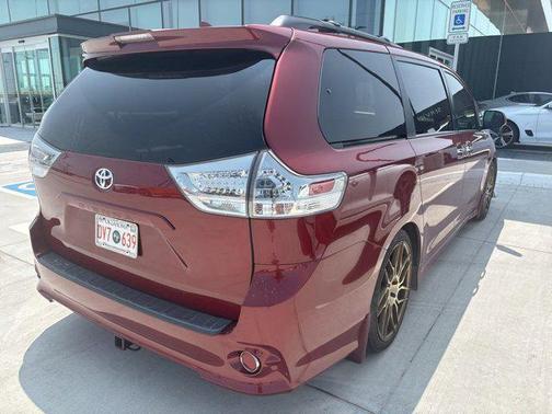 2020 Toyota Sienna SE