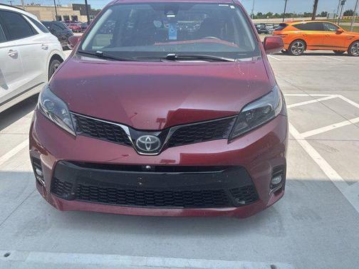 2020 Toyota Sienna SE