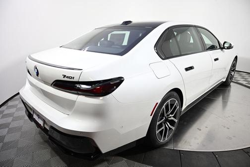 2026 BMW 740 i xDrive