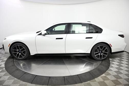 2026 BMW 740 i xDrive