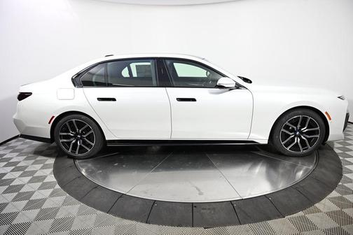 2026 BMW 740 i xDrive