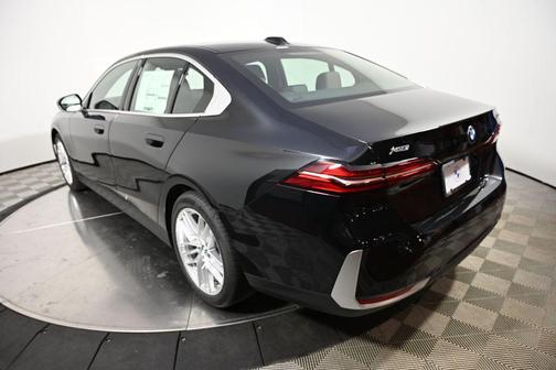 2025 BMW 530 i xDrive