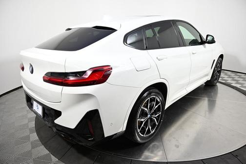 2023 BMW X4 xDrive30i