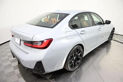 2025 BMW 330 i xDrive