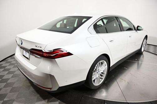 2025 BMW 530 i xDrive