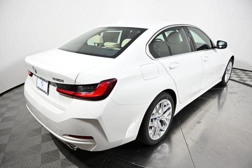 2026 BMW 330 i xDrive