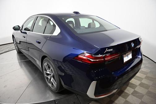 2026 BMW 530 i xDrive