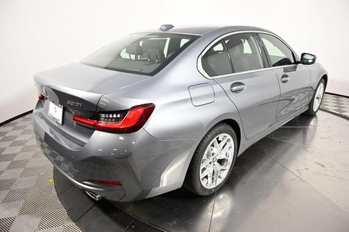 2025 BMW 330 i xDrive