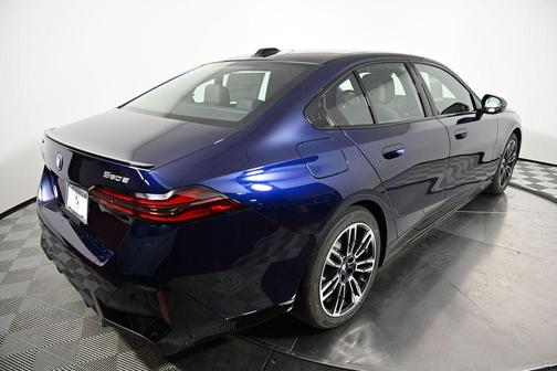 2026 BMW 550e 550e xDrive