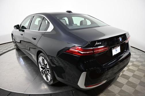 2024 BMW 540 i xDrive