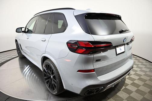 2026 BMW X5 M60i