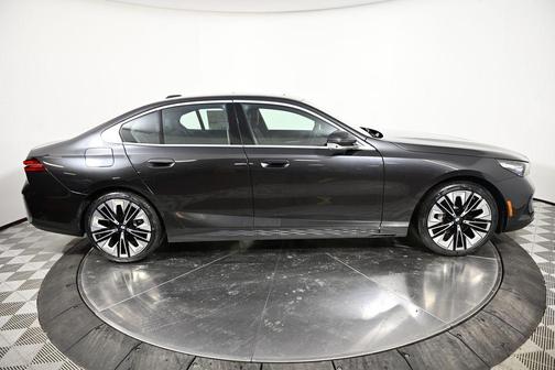 2025 BMW 530 i xDrive
