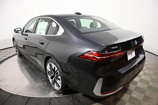 2025 BMW 530 i xDrive