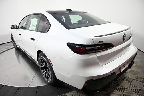 2026 BMW 740 i xDrive