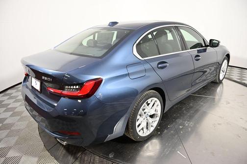 2025 BMW 330 i xDrive