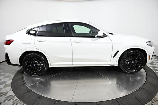 2023 BMW X4 xDrive30i