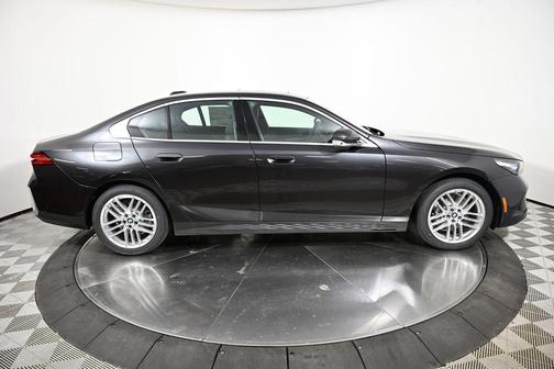 2025 BMW 530 i xDrive