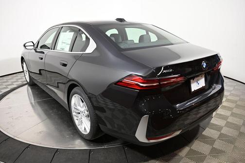 2025 BMW 530 i xDrive