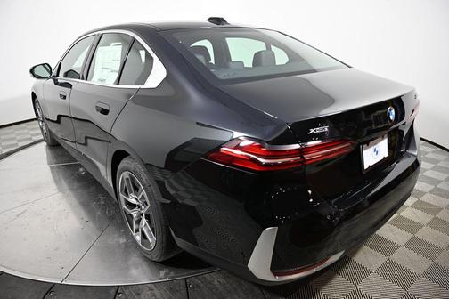 2026 BMW 530 i xDrive