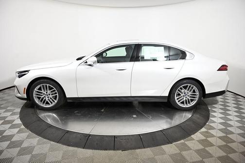 2025 BMW 530 i xDrive