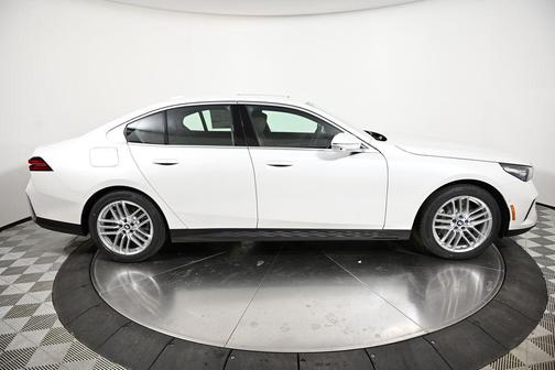 2025 BMW 530 i xDrive