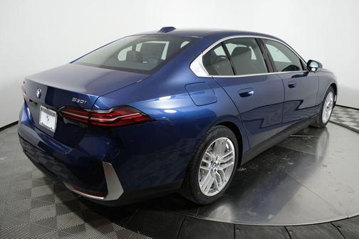 2025 BMW 530 i xDrive