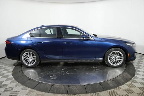 2025 BMW 530 i xDrive