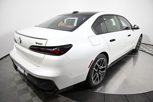 2026 BMW 740 i xDrive