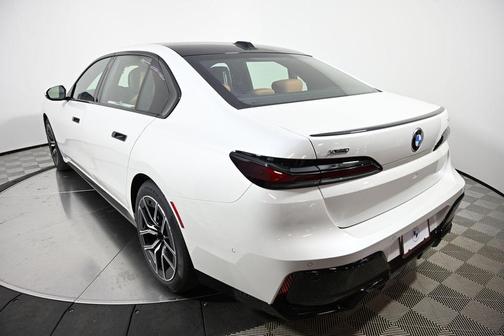 2026 BMW 740 i xDrive
