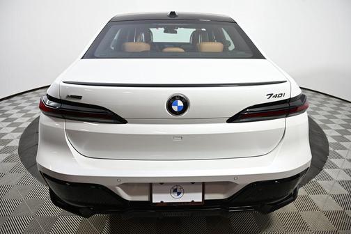 2026 BMW 740 i xDrive