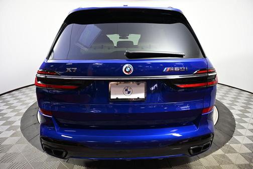 2023 BMW X7 M60i