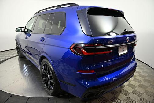 2023 BMW X7 M60i