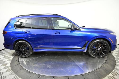2023 BMW X7 M60i
